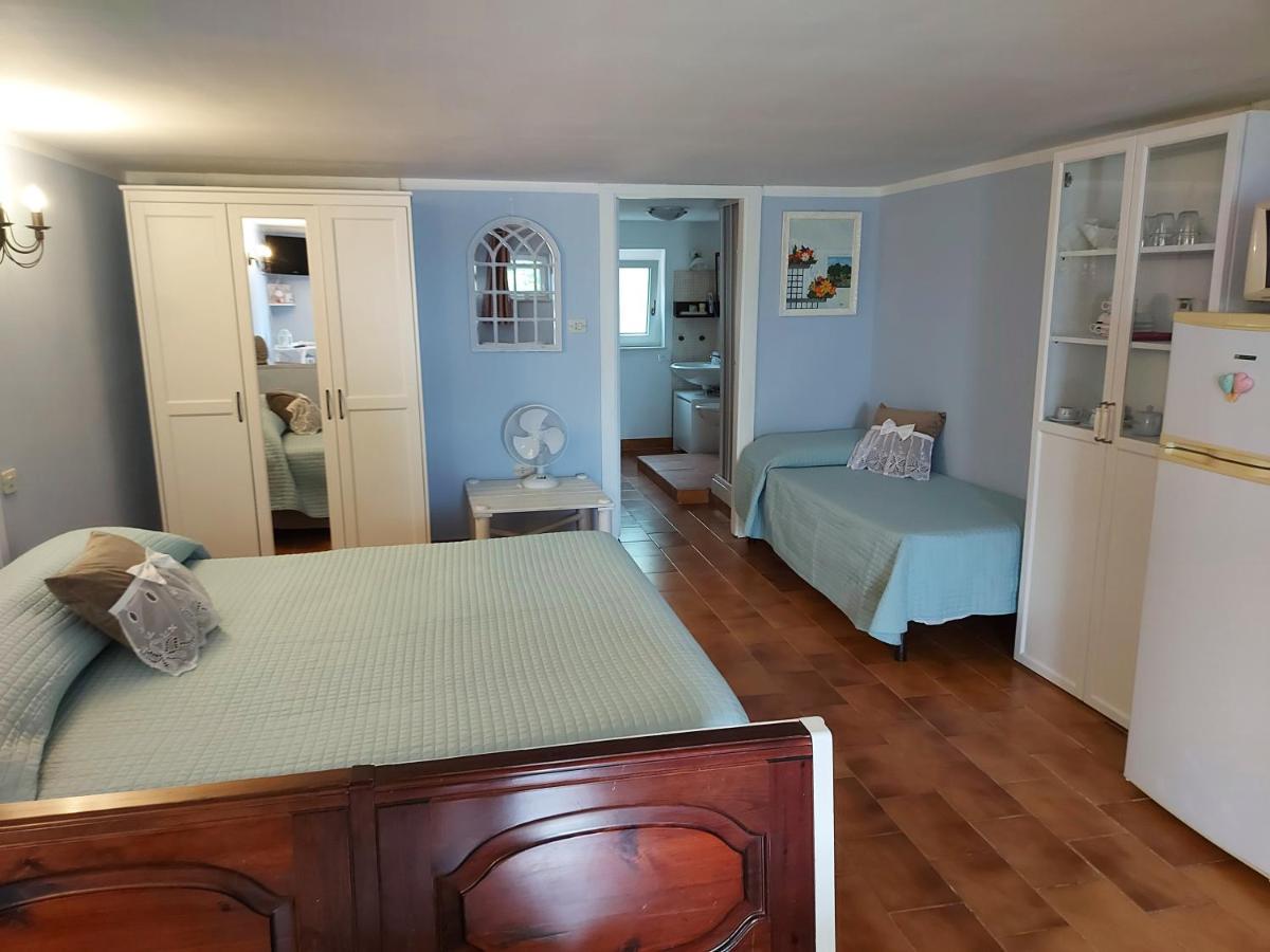 Casa Vacanza Fiori Di Maggio Pulsano Bagian luar foto